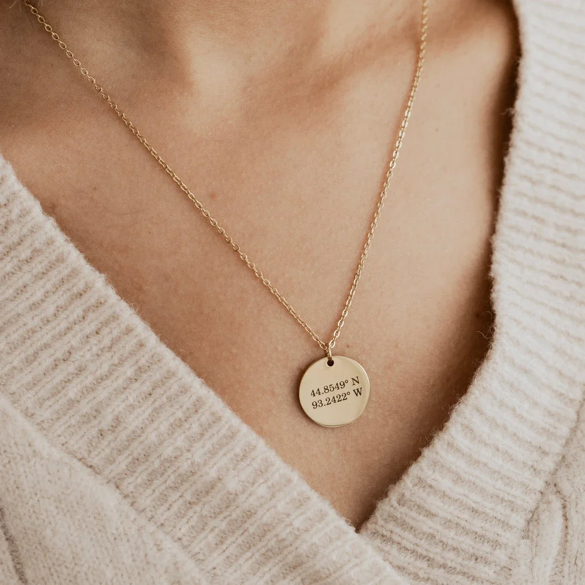 Op maat gegraveerde namen Datu - Birth Flower Necklace recensie en prijs
